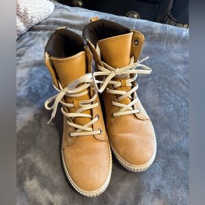 Timberland Women's Skyla Bay 6" Hiking Boot